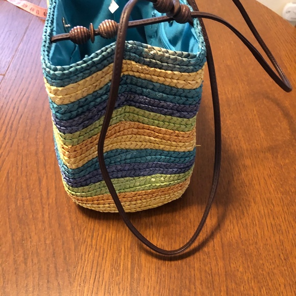 Wheat Straw Striped Summer Bucket Bag with Leather Straps - Picture 9 of 16